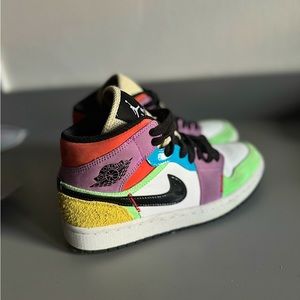 Jordan 1 Mid SE Multicolor (women’s)